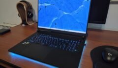 Chasis y apertura de pantalla de la ASUS ROG Strix SCAR 18