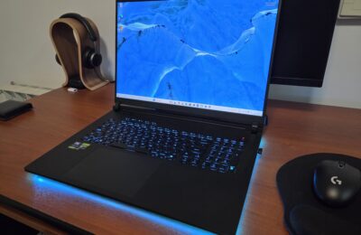 Chasis y apertura de pantalla de la ASUS ROG Strix SCAR 18