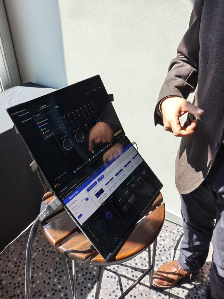 ASUS Zenbook DUO con teclado separado del equipo