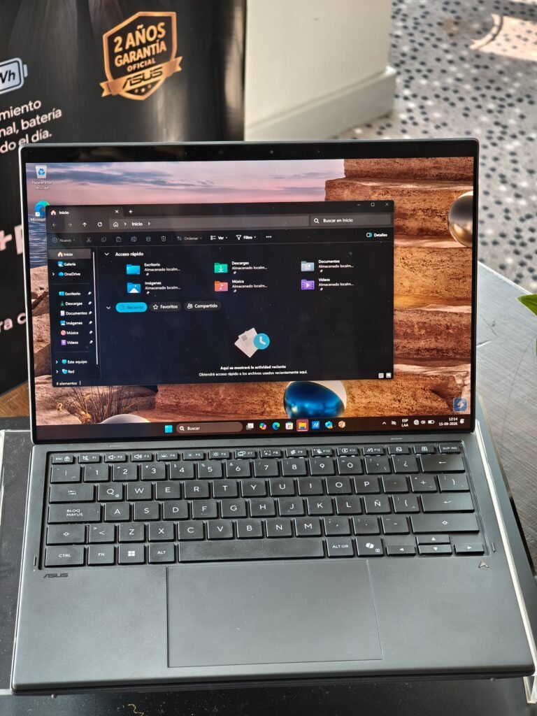 ASUS Zenbook DUO en configuración de doble pantalla