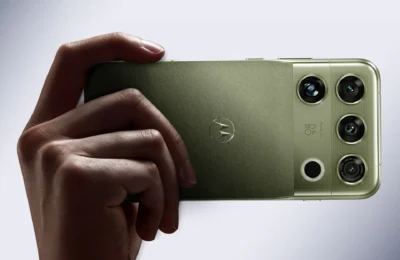 Motorola Signature 27 en los colores PANTONE Coal Smoke y Capulet Olive