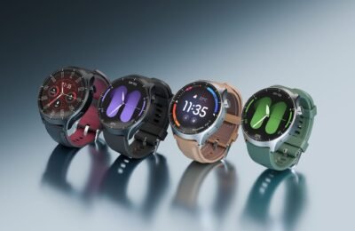 Moto Watch Ultra con correas Black Beauty de cuero y silicona, Nuthatch y Mountain View